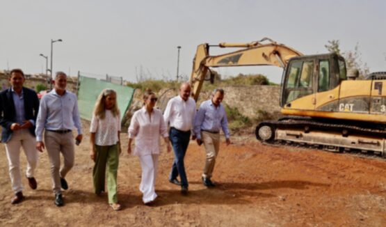 La presidenta Prohens, en l'acte de col·locació de la primera pedra del nou CEIP Es Faralló de Santa Eulària des Riu.