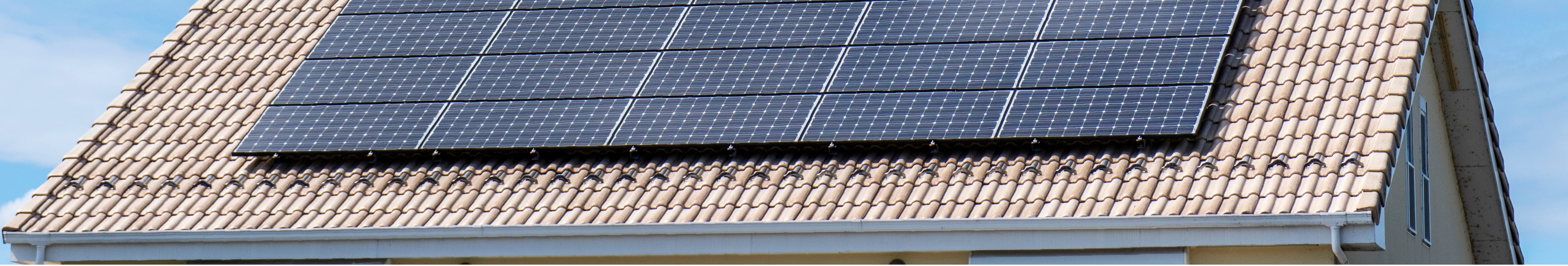 Placas solares en un tejado