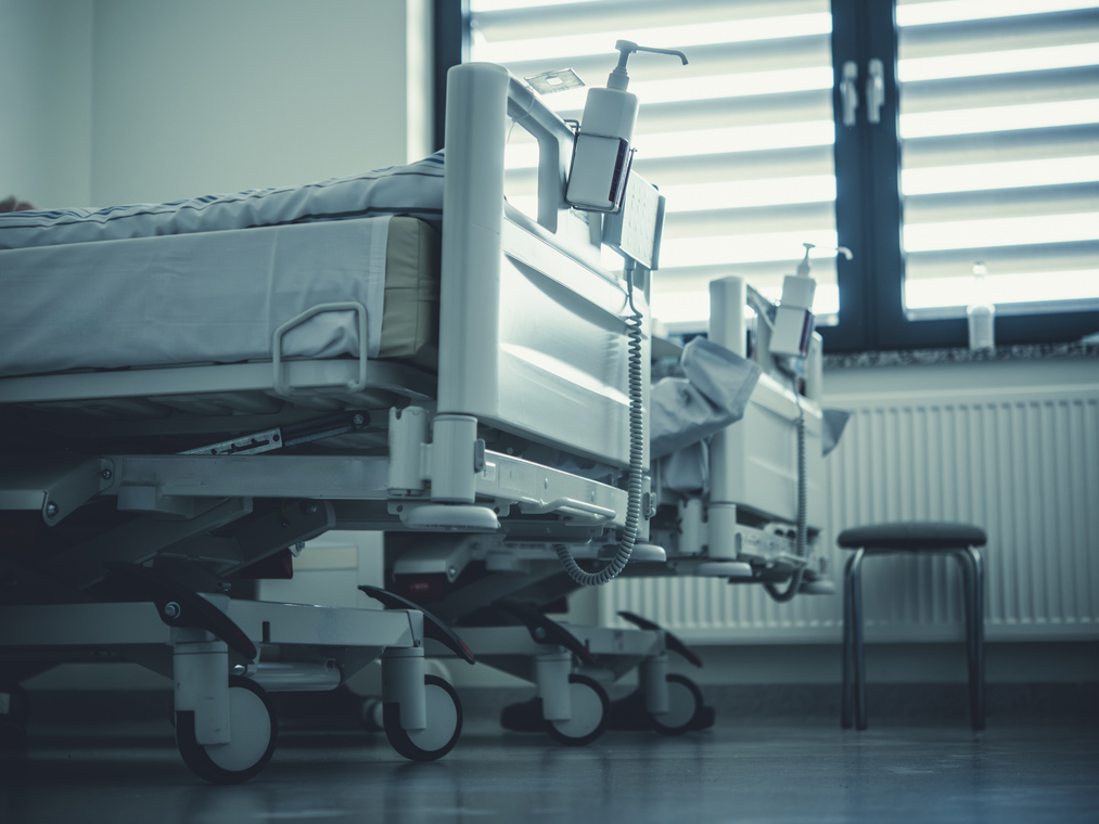 Dos llits a un hospital.