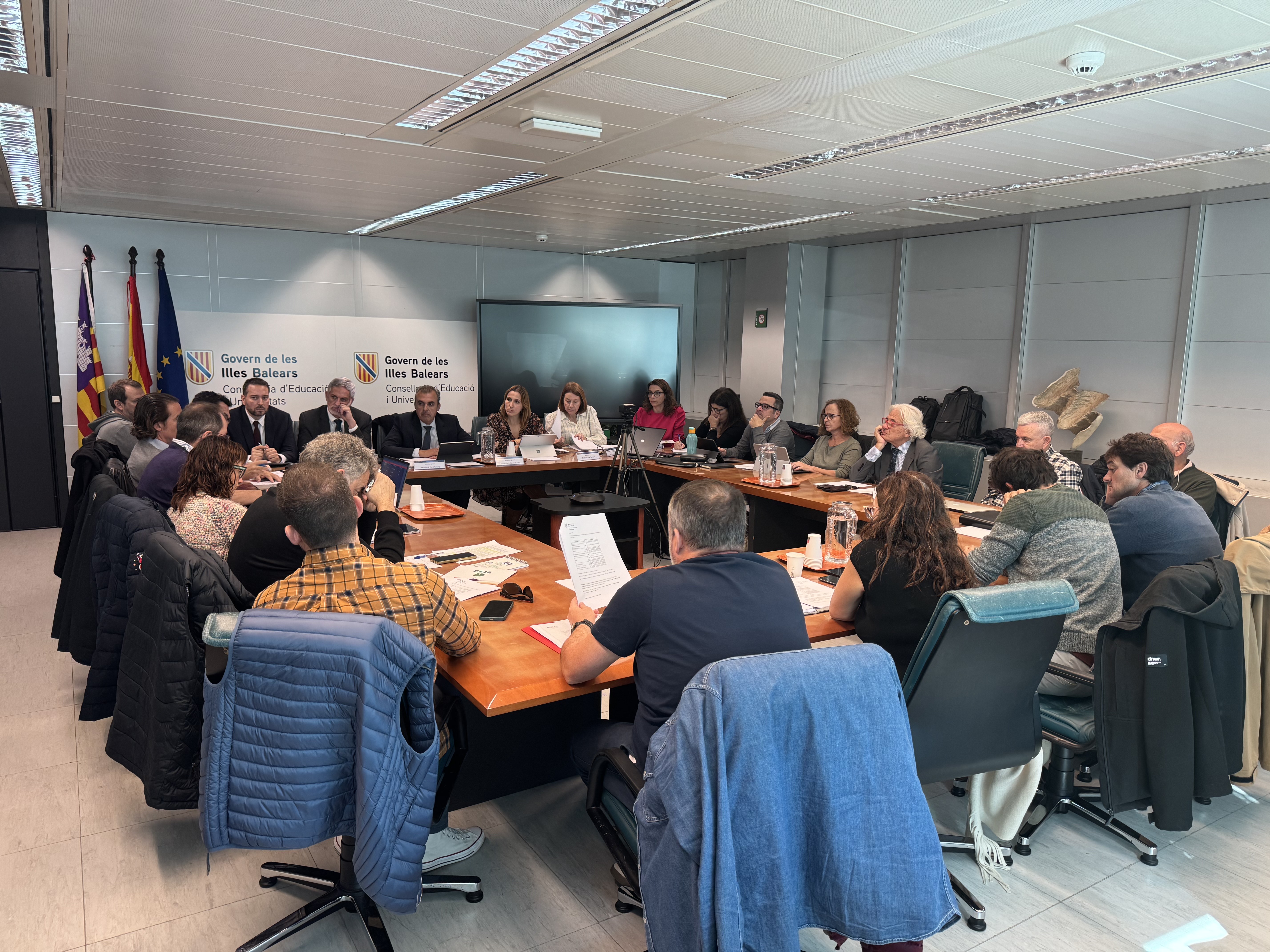 Educació tanca un principi d’acord per efectuar el pagament del 2,9 % als docents de l’escola concertada en dues anualitats