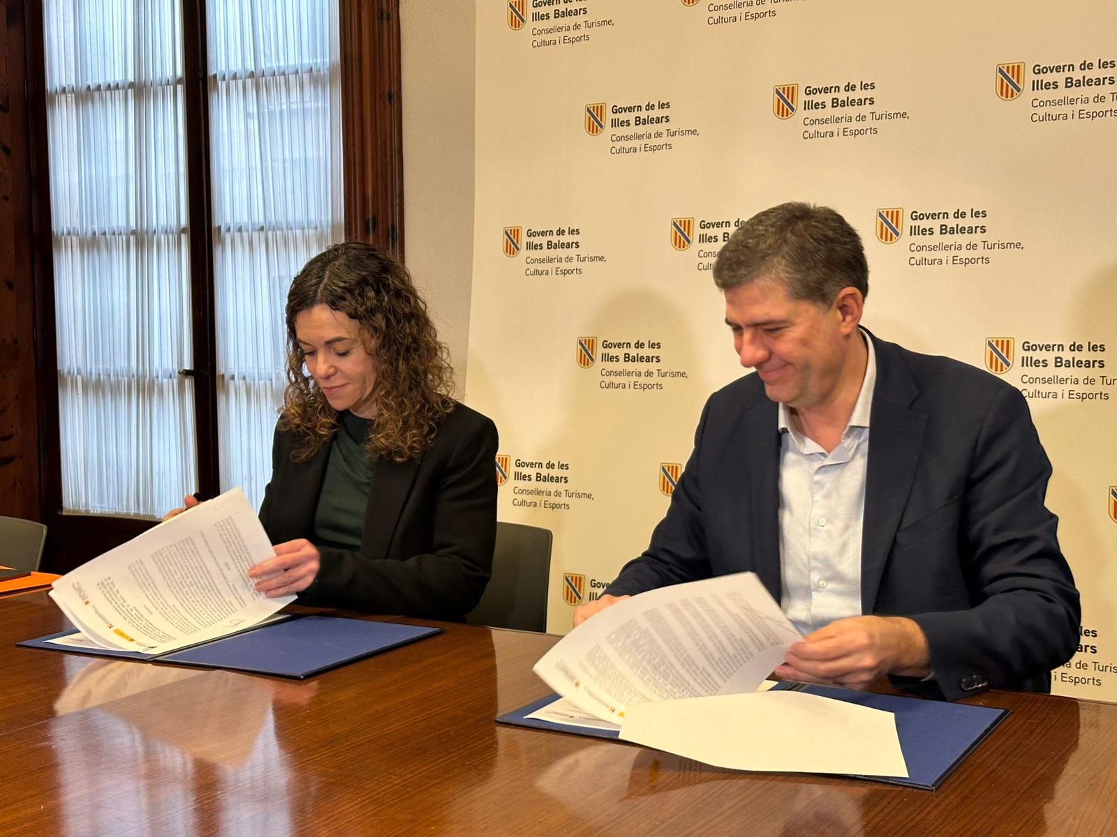 La secretària d'Estat de Turisme, i el conseller de Turisme, Cultura i Esports.