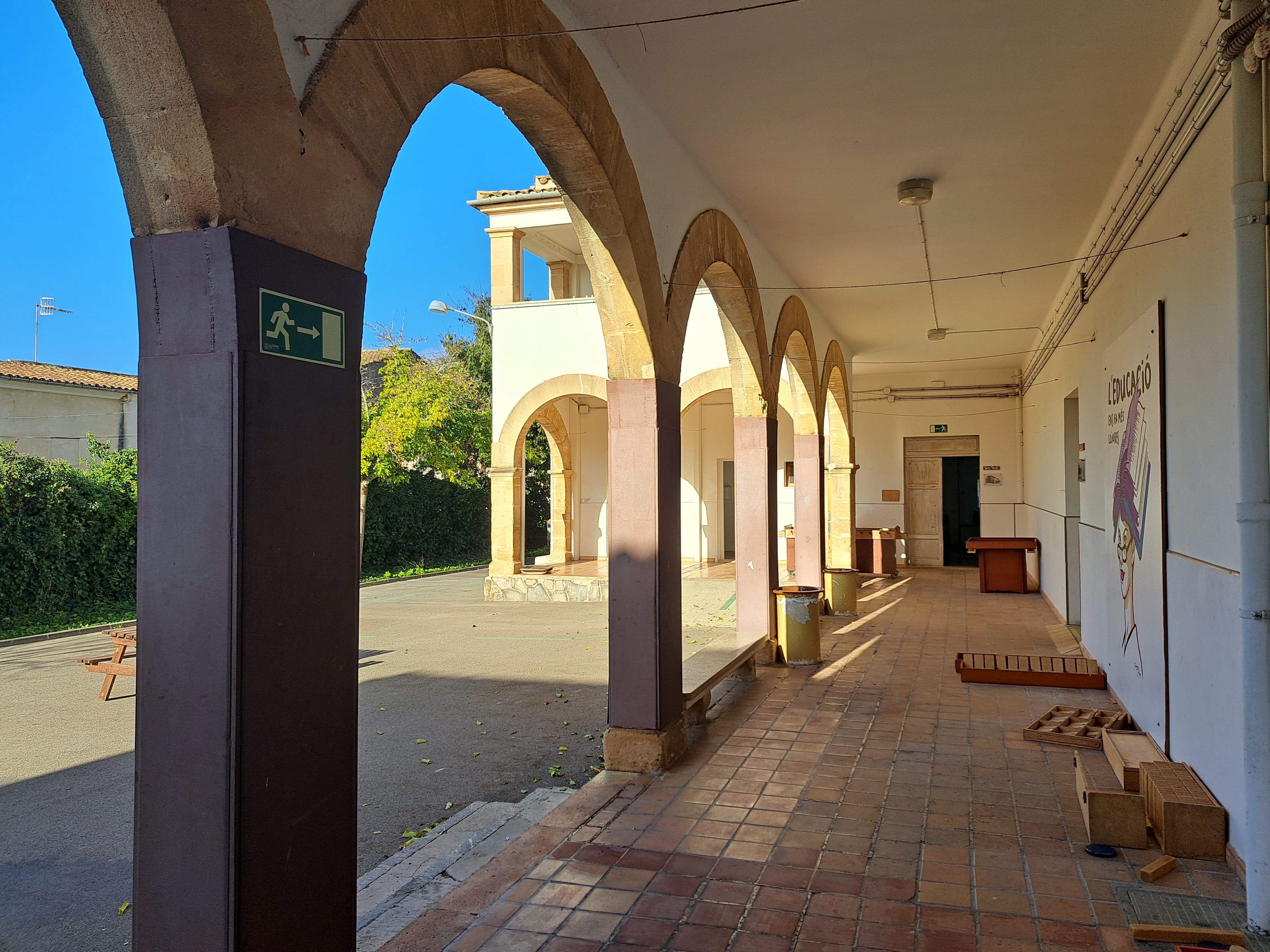 Imatge de la zona en mal estat del CEIP Mestre Guillem Galmés