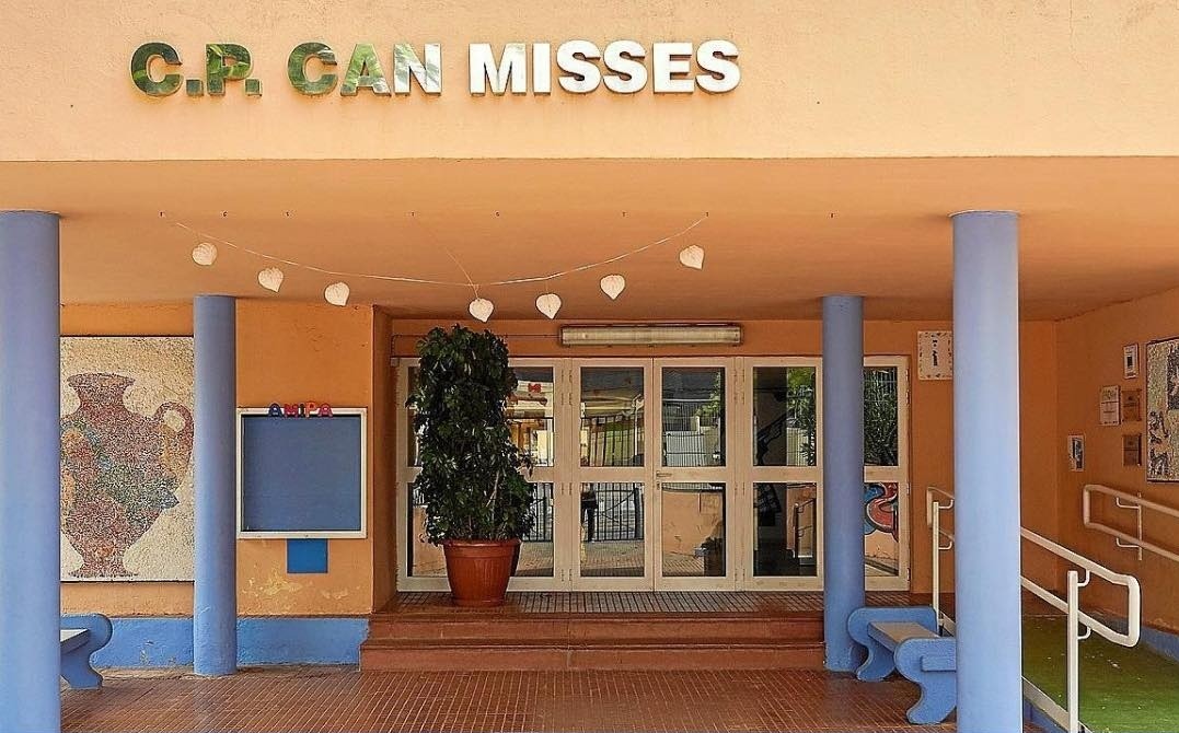 Entrada del CEIP Can Misses.