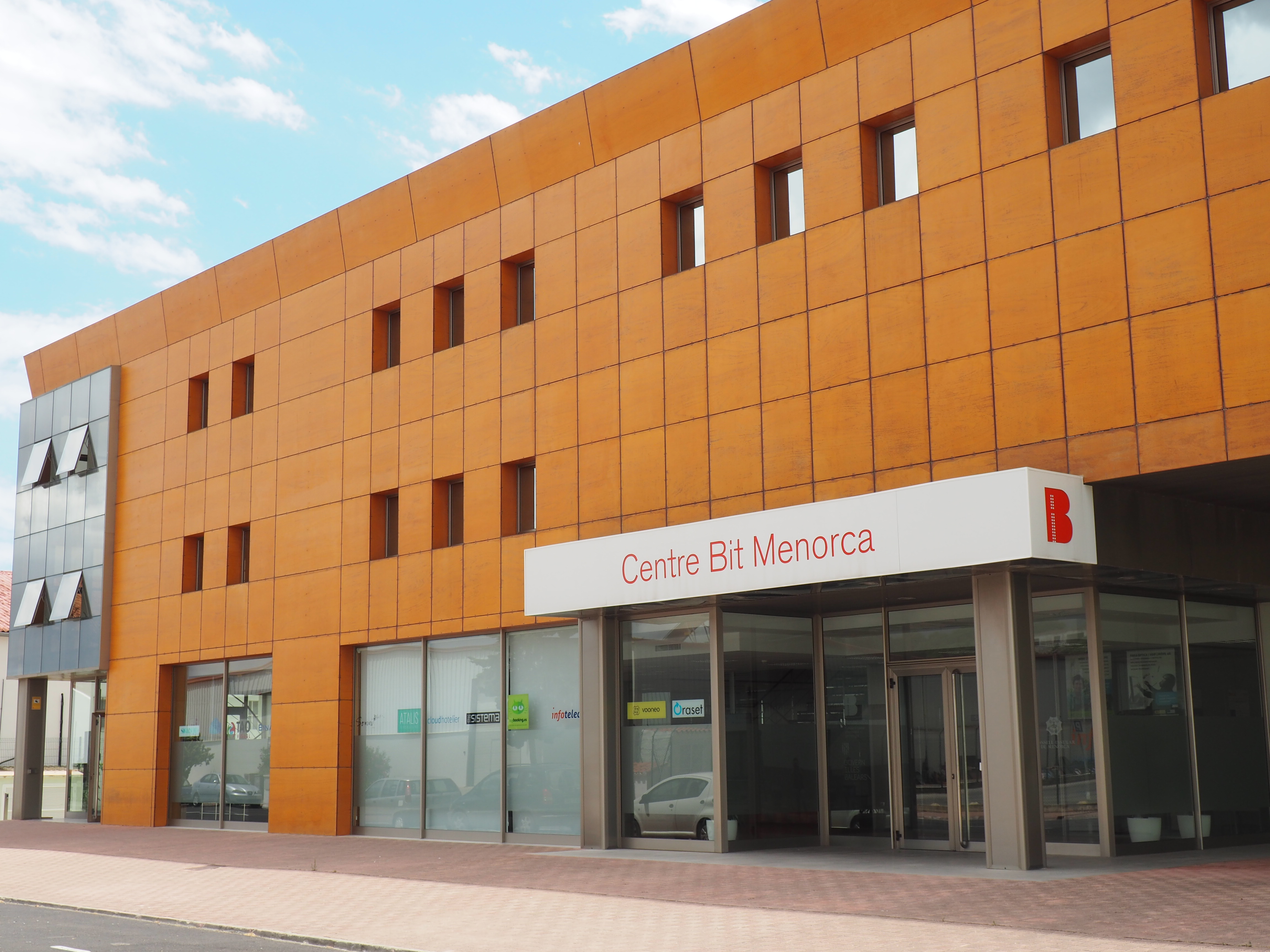 Façana del Pac Bit Menorca.