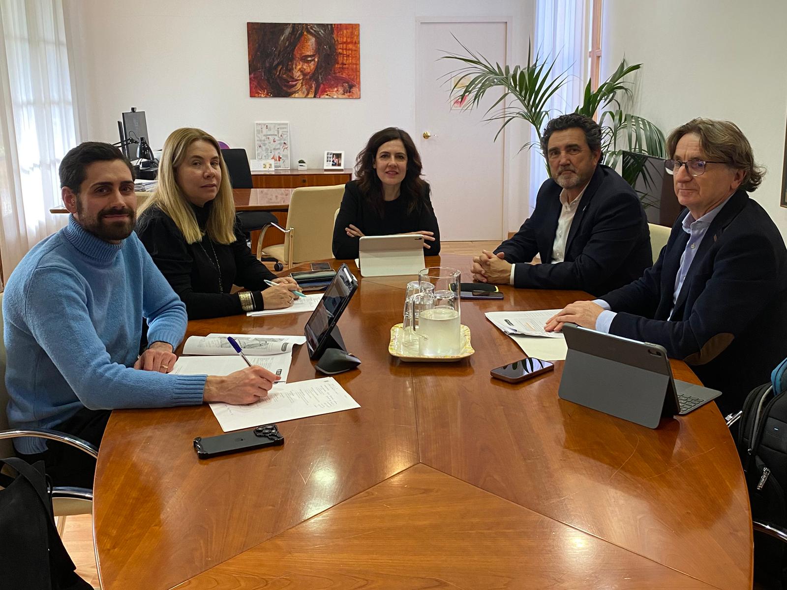 Reunió de coordinació entre la Conselleria de Famílies, Benestar Social i Atenció a la Dependència i l'Ajuntament de Calvià. Reunió de coordinació entre la Conselleria de Famílies, Benestar Social i Atenció a la Dependència i l'Ajuntament de Calvià.