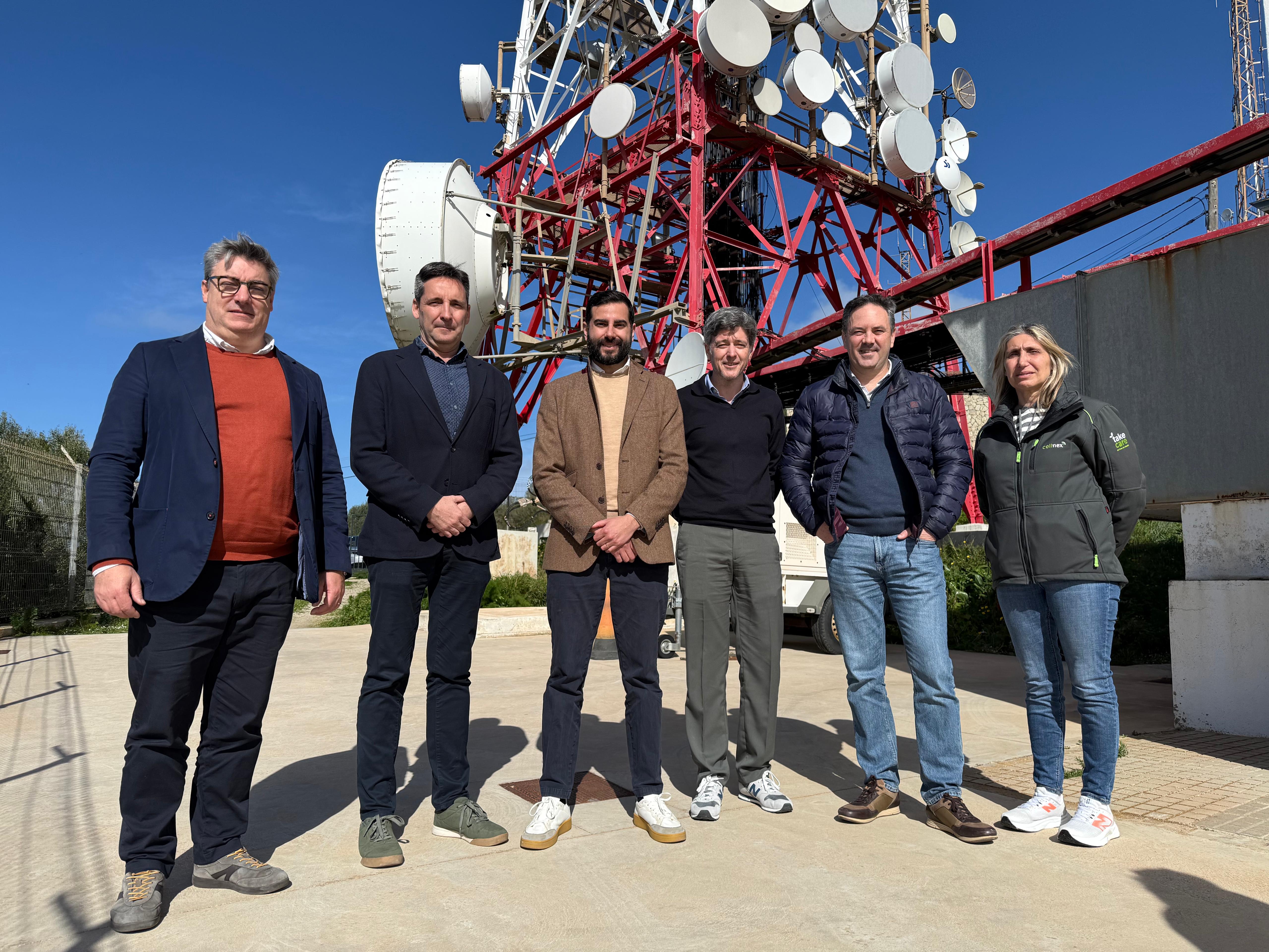 Autoritats al Centre de telecomunicacions del Toro, en el municipi des Mercadal