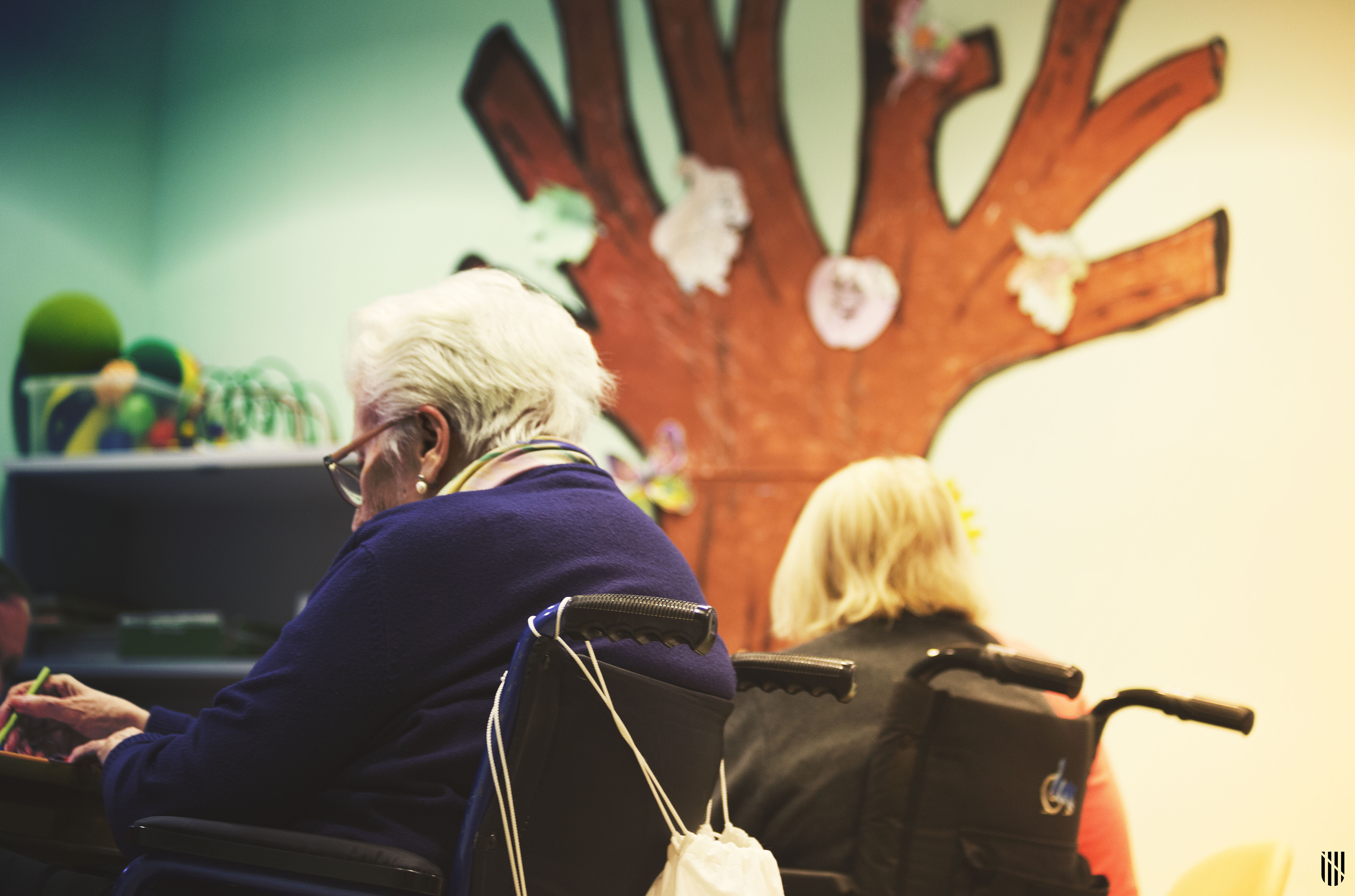 Una dona gran a un centre de dia Una dona gran a un centre de dia