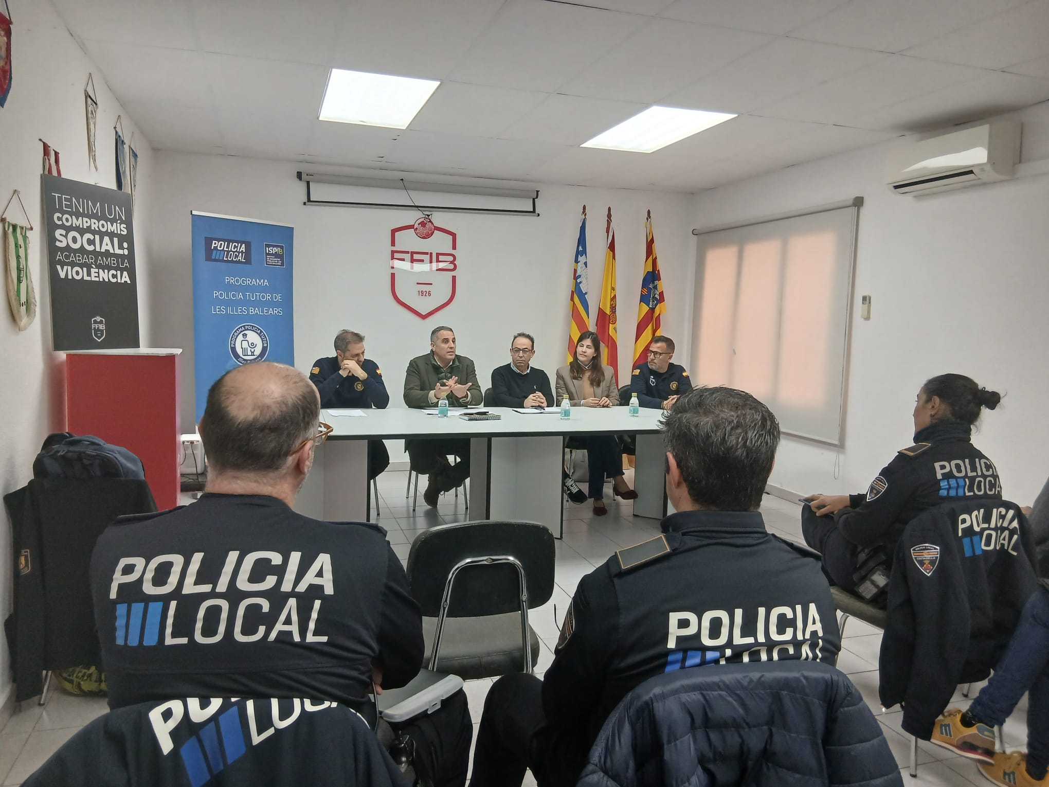 Policies tutors de Menorca a una jornada contra la violència al futbol base