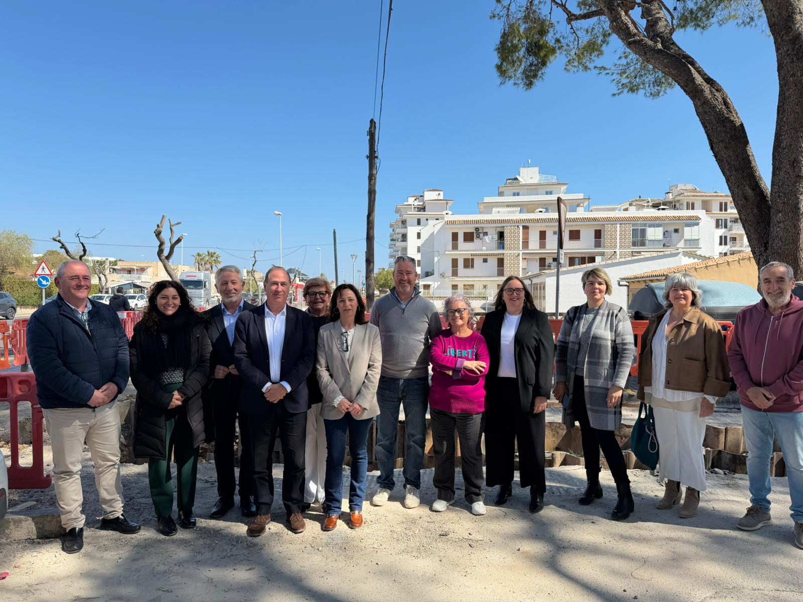 El conseller de la Mar i del Cicle de l’Aigua, Juan Manuel Lafuente, presenta a Alcúdia el projecte de reforma i actualització del clavegueram a la carretera d’Artà