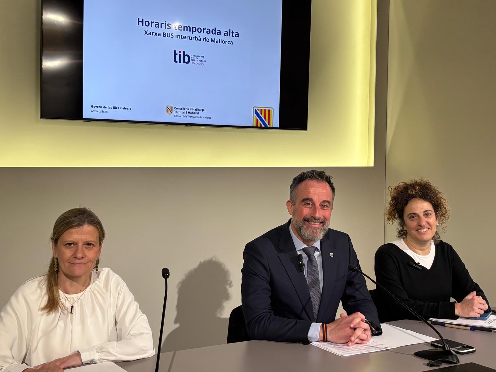 El conseller José Luis Mateo, la directora general Lorena del Valle i la gerent de CTM, Lluïsa Serra.