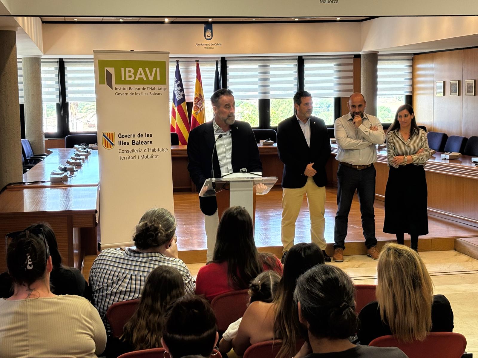 El conseller d'Habitatge, Territori i Mobilitat, José Luis Mateo, es dirigeix al públic assistent. 