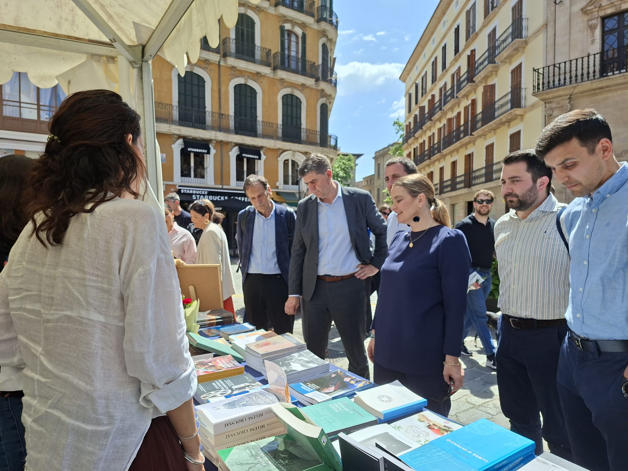 El conseller Bauzà i la presidenta Prohens a la Fira del Llibre