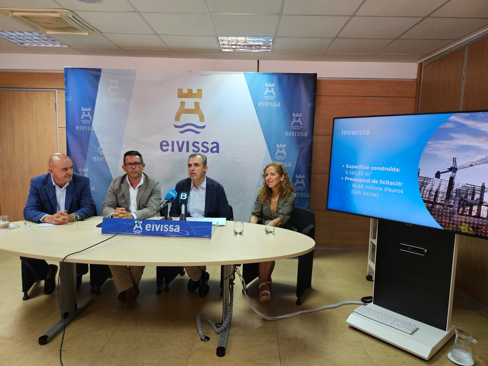 El nou institut d’Eivissa suposarà la creació de 690 places escolars i una inversió de 14,4 milions d’euros El nou institut d’Eivissa suposarà la creació de 690 places escolars i una inversió de 14,4 milions d’euros