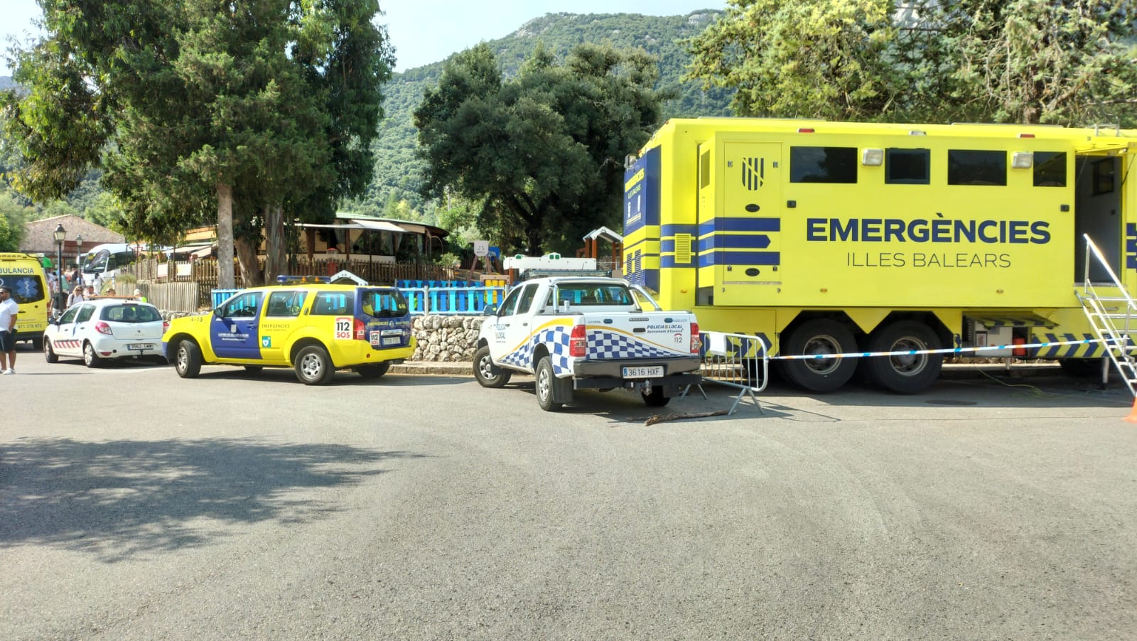 Vehicles d'emergències i de cossos de seguretat.