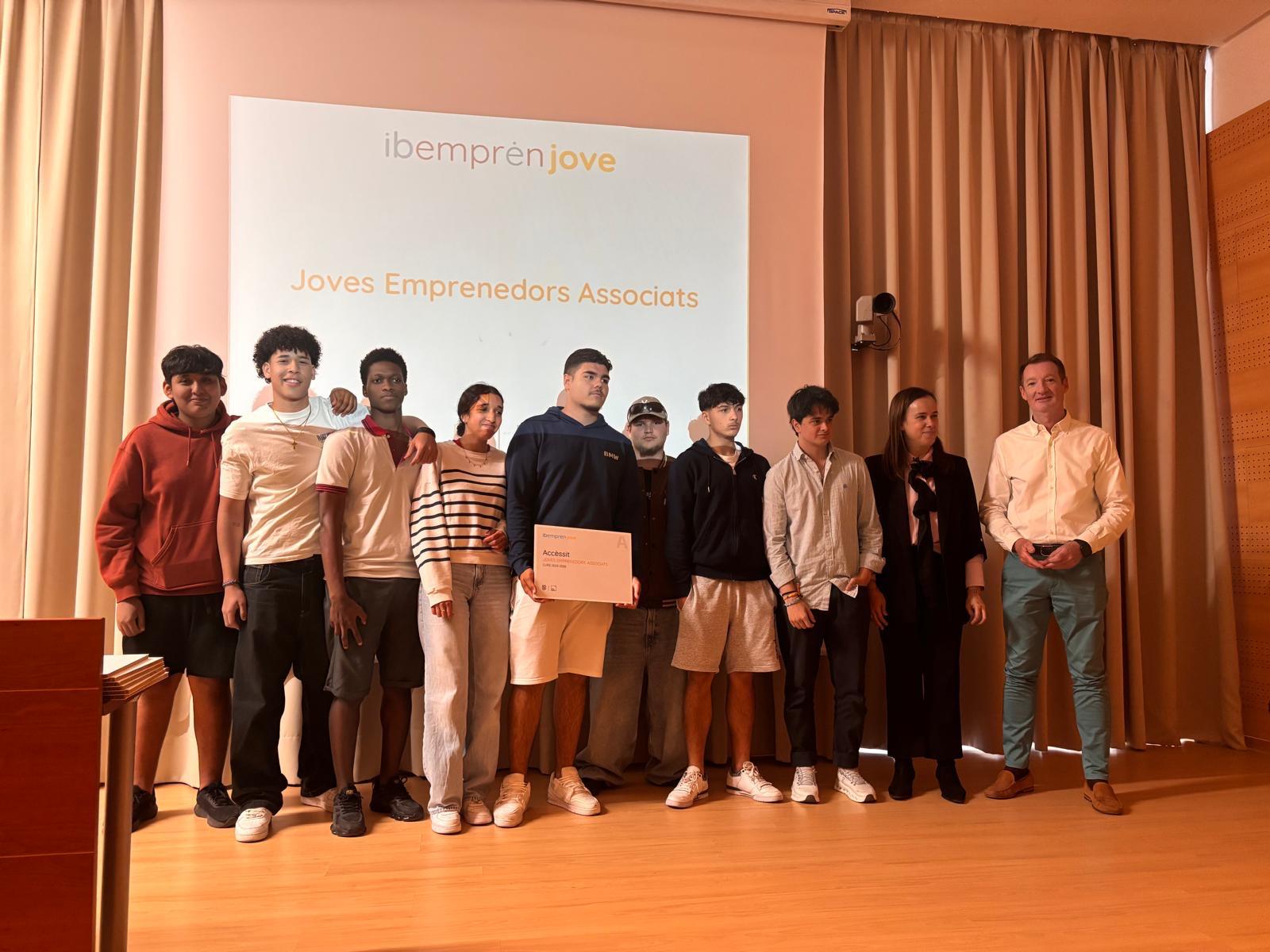 Alumnes participants en els diferents itineraris d'«Ibemprènjove»