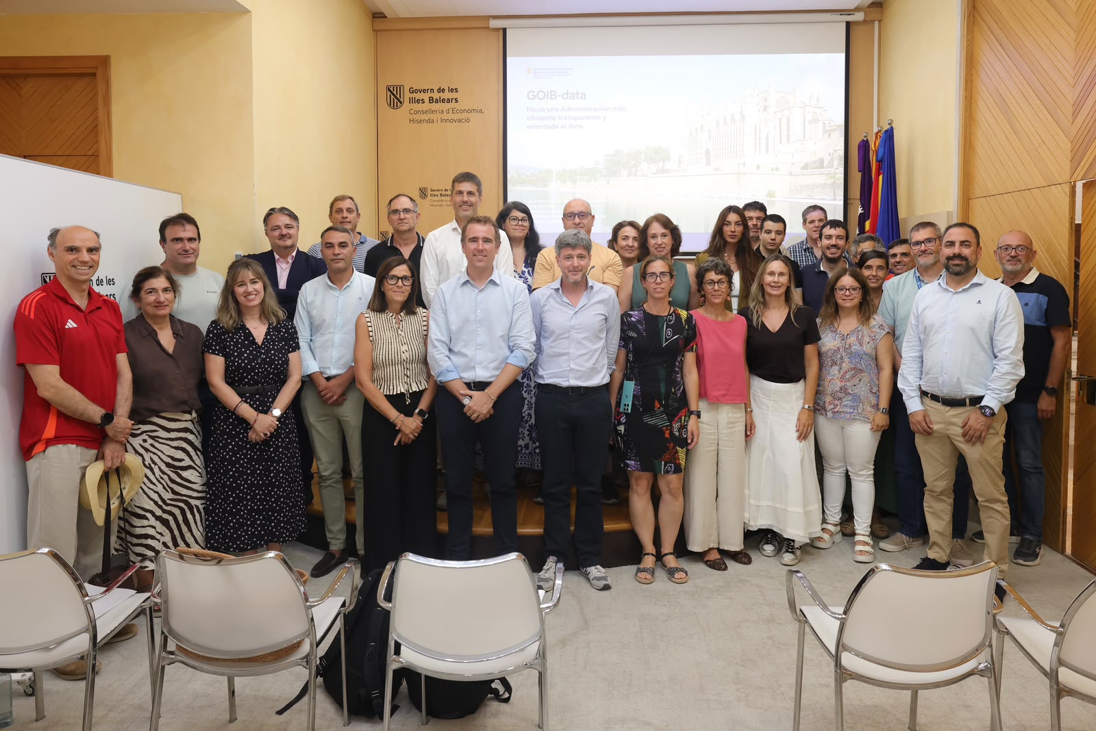 Fotografia de grup del personal implicat en el GOIB UPGRADE, el pla estratègic per modernitzar le aplicacions de l’Administració. 