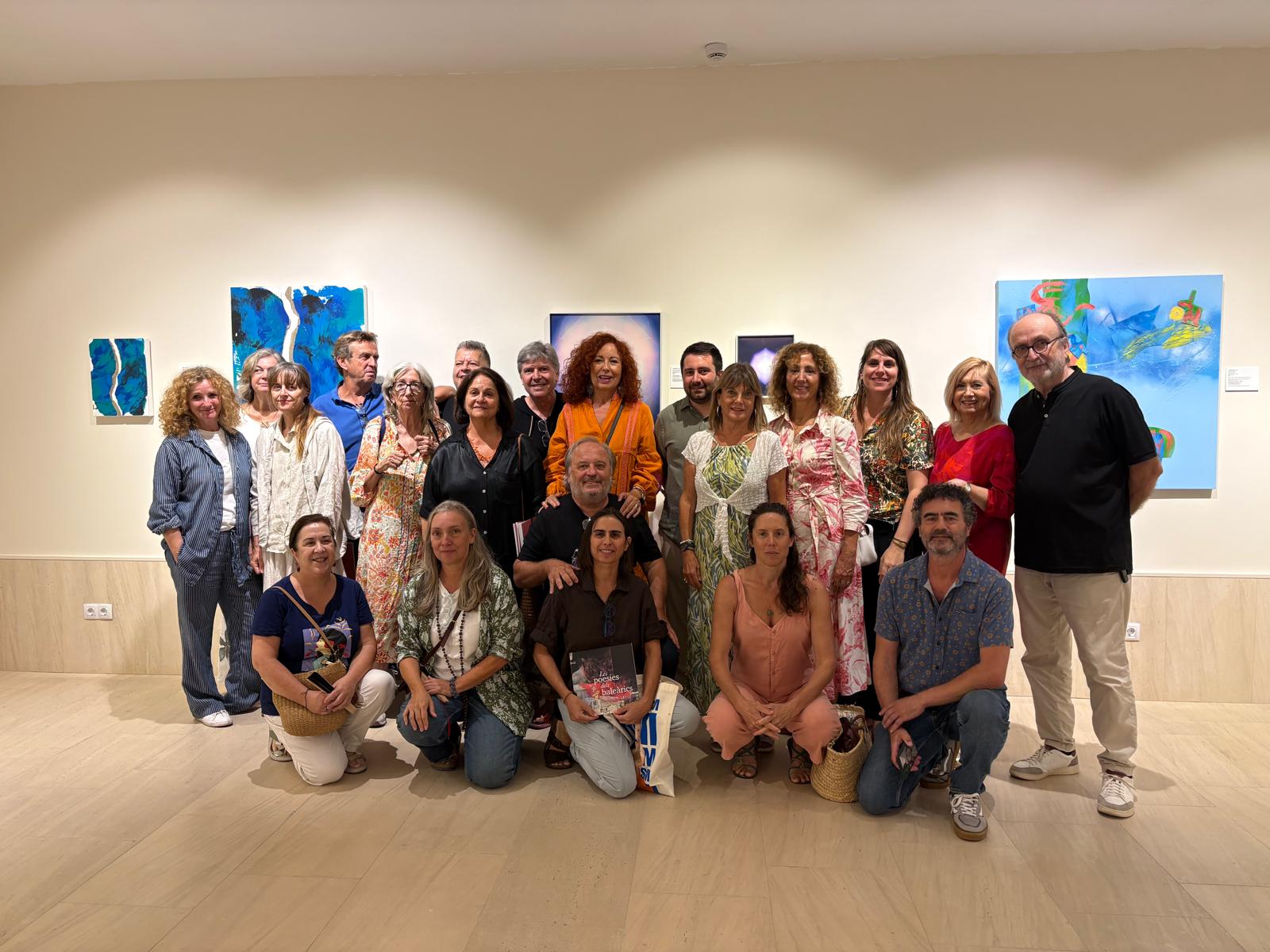 Personal de la Direcció General de Cultura, l’associació Art amb B i la Fundació Baleària, a l'exposició