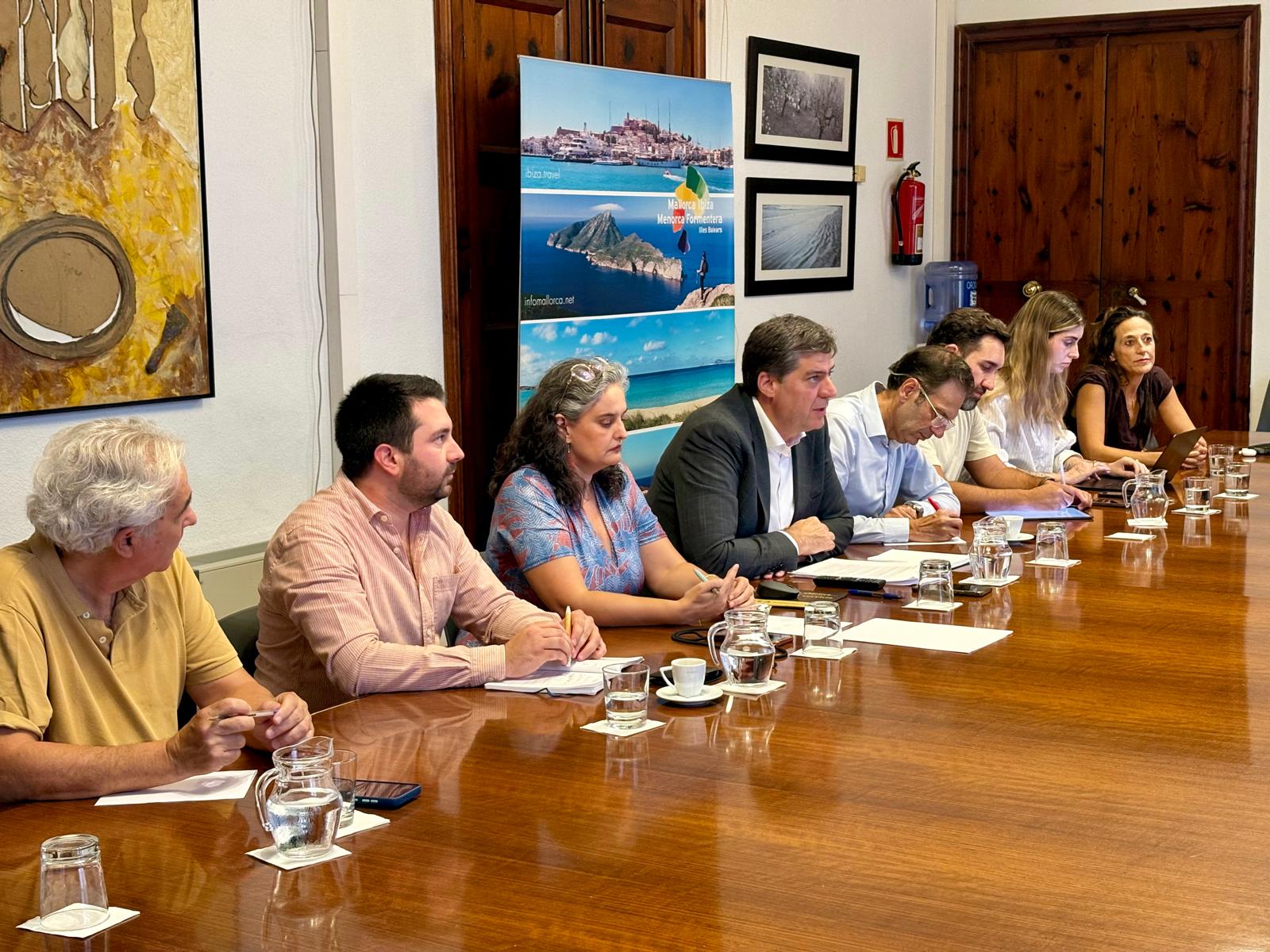 Moment de la reunió amb els responsables de les sales d’exhibició cinematogràfica.
