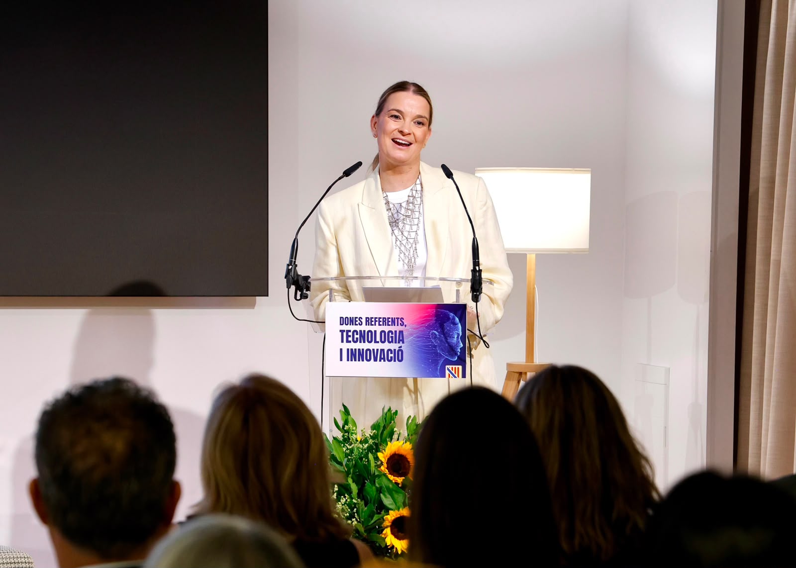 La presidenta Marga Prohens durant la inauguració de la Jornada d’Innovació i Talent Femení en Turisme 2026.