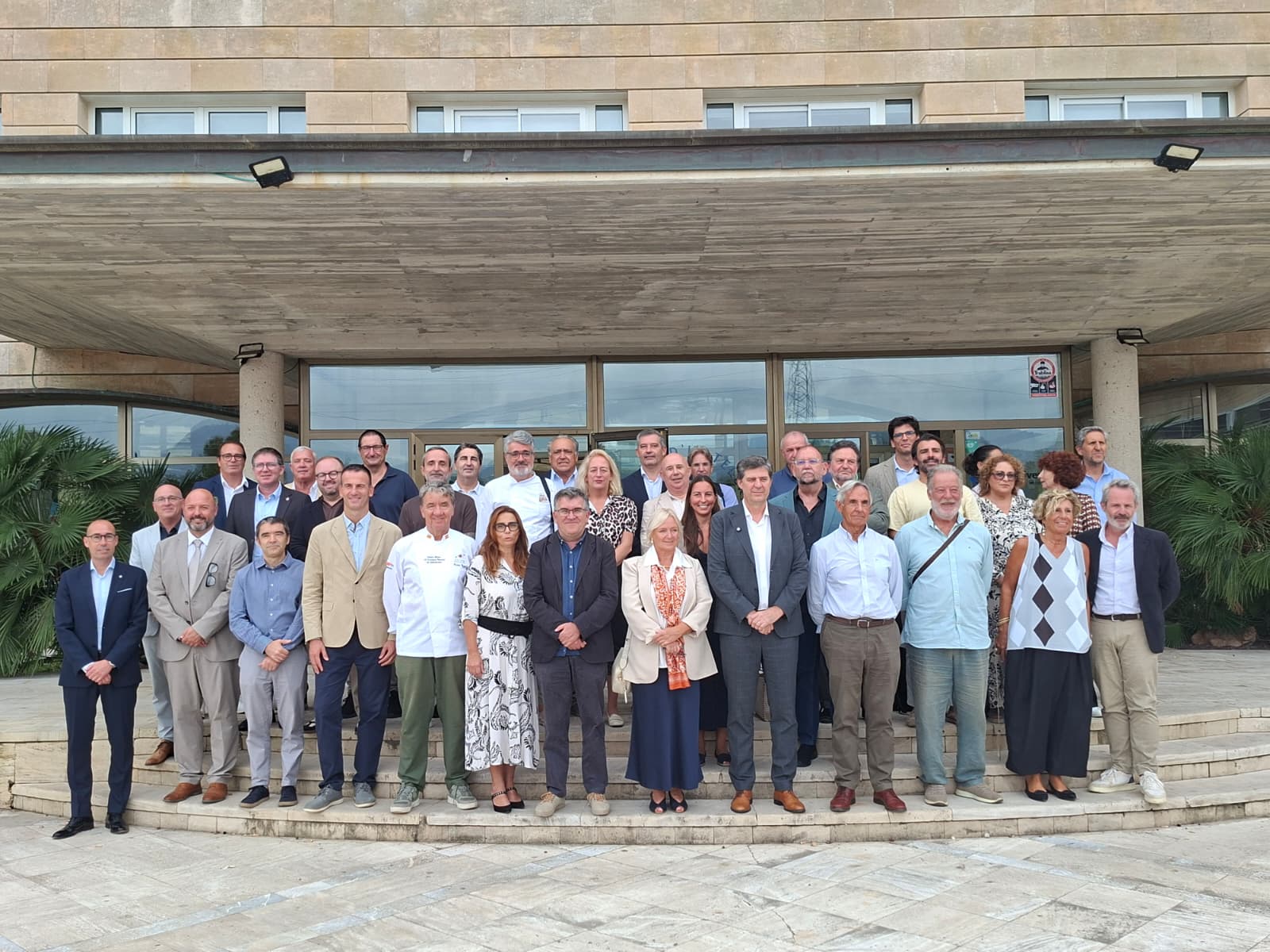 Fotografia de grup amb motiu de la signatura del protocol d’adhesió per a la candidatura de les Illes Balears com a «Regió Europea de la Gastronomia 2030».