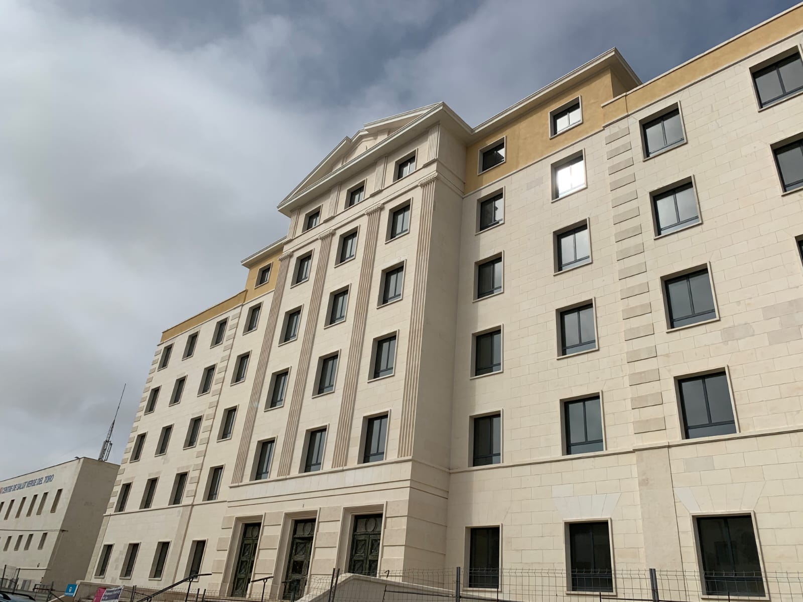 Façana de l’Hospital Verge del Toro.