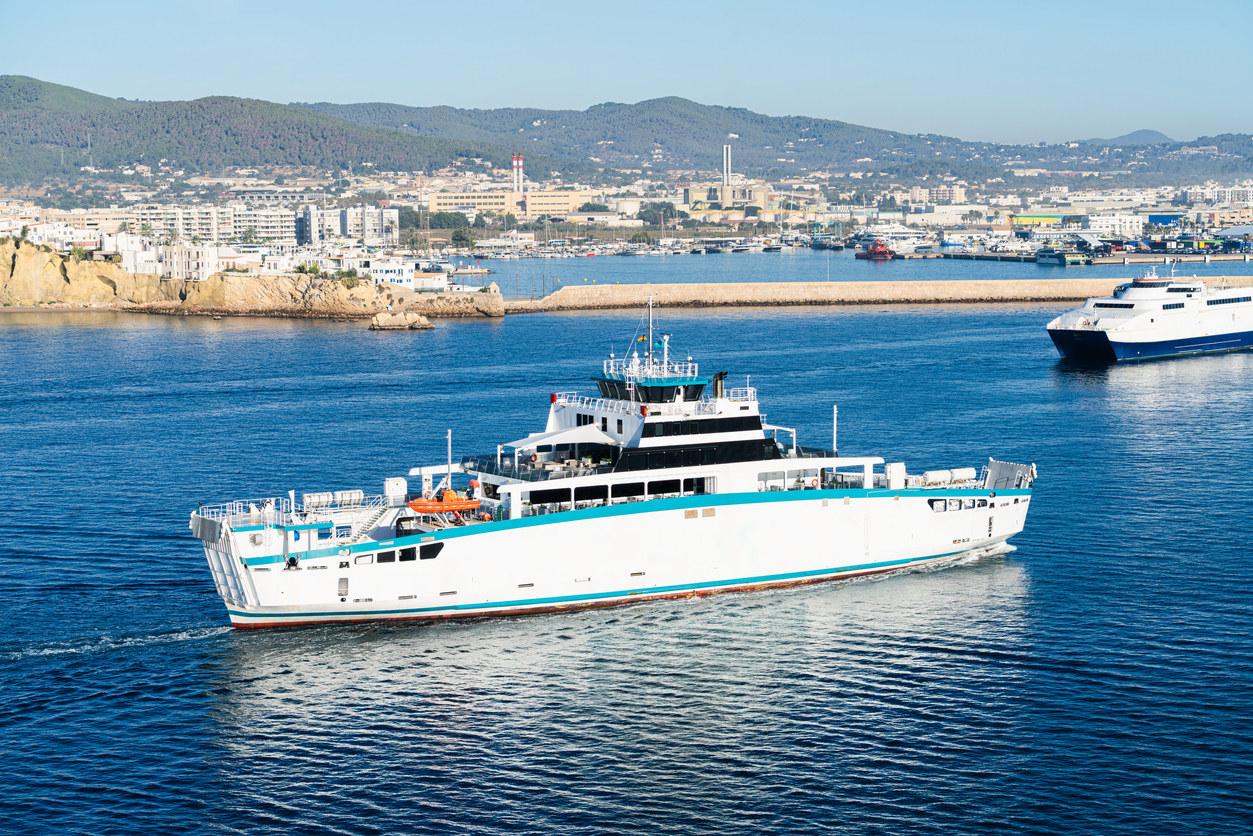 Un ferri al port d'Eivissa