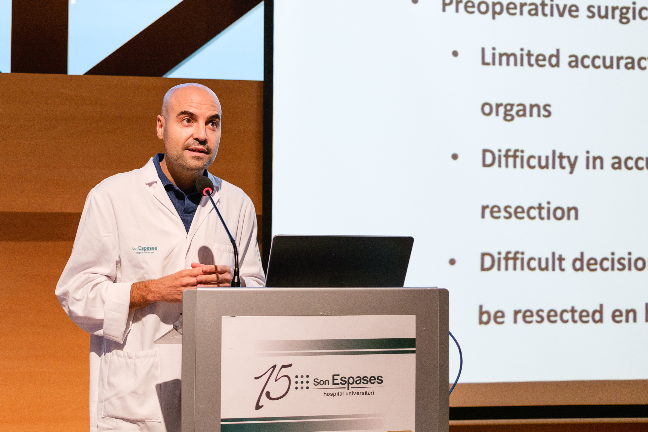 El doctor Álvaro García Granero, especialista del Servei de Cirurgia General i Digestiva. 