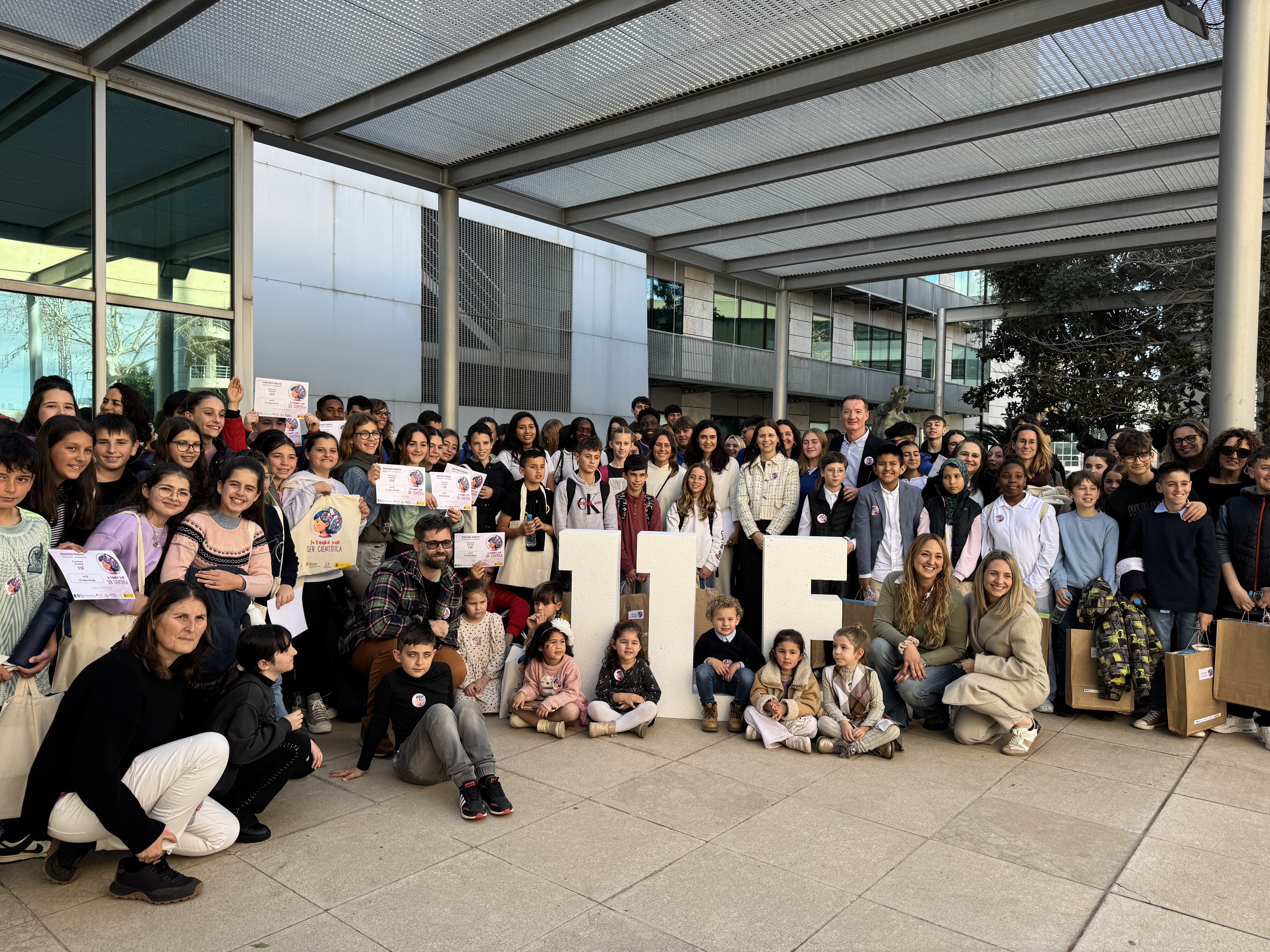 La Conselleria d’Educació i Universitats i l’IB-Dona lliuren els premis del concurs escolar «Jo també vull ser científica» a 13 centres 