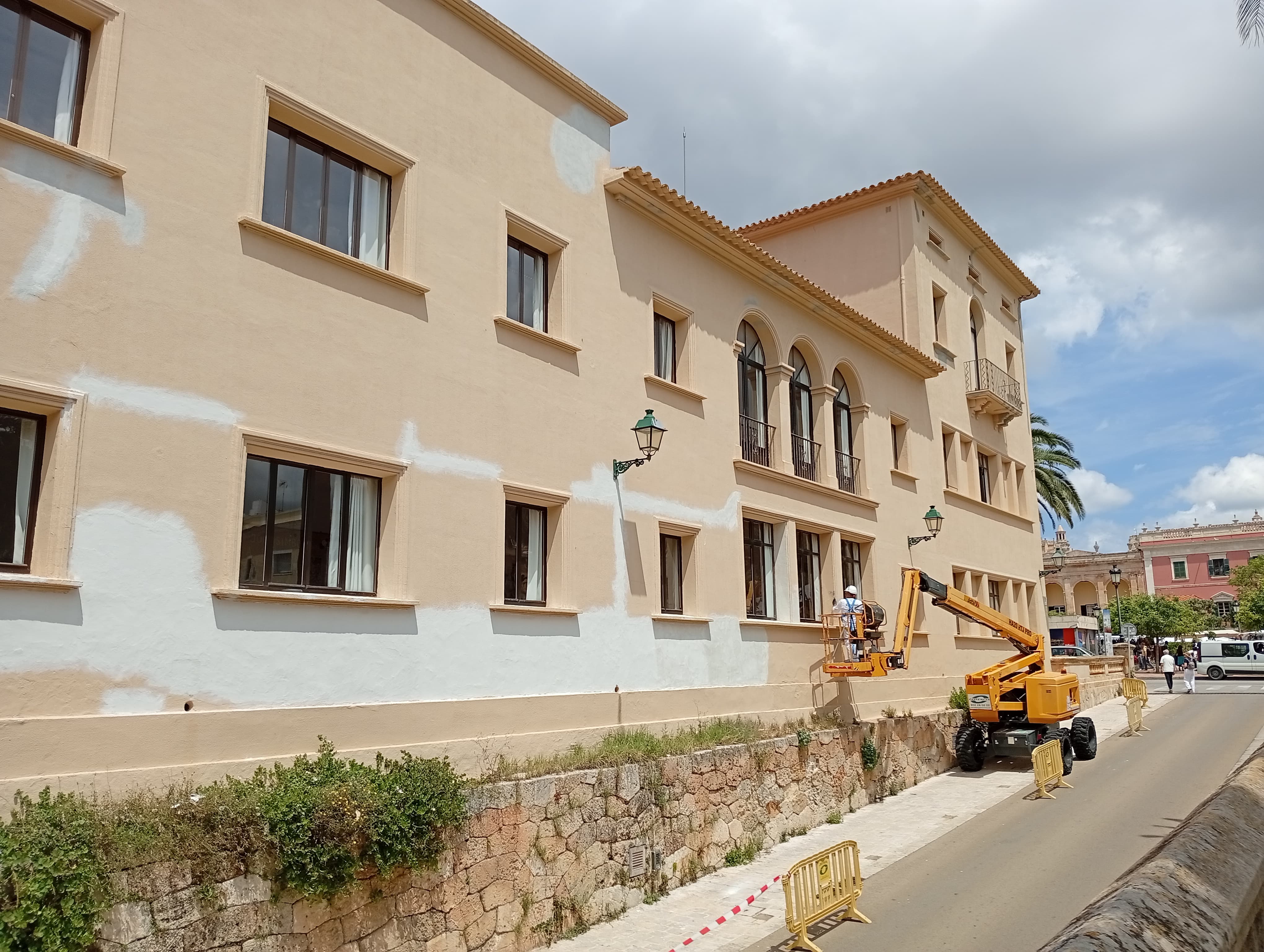 Comencen les obres de restauració de les façanes del CEIP Joan Benejam, a Ciutadella