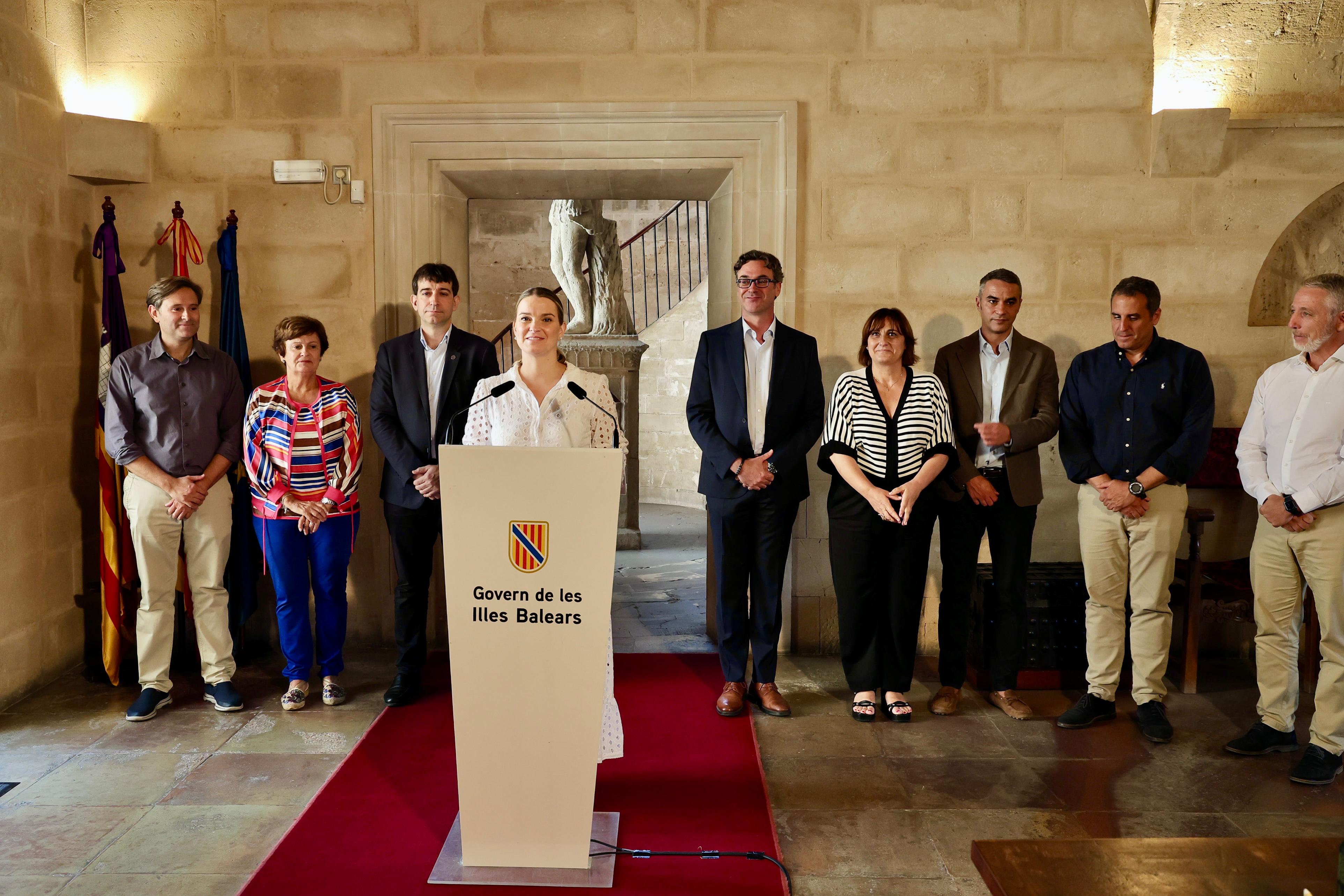 Margalida Prohens, amb altres integrants d'INUNCAIB, durant la presentació d'aquest nou òrgan de gestió del risc d'inundacions.