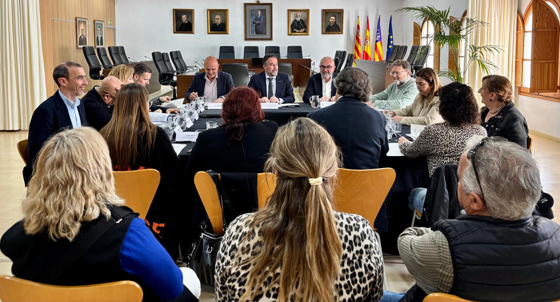 Imatge de la reunió amb afectats per Don Pepe. 