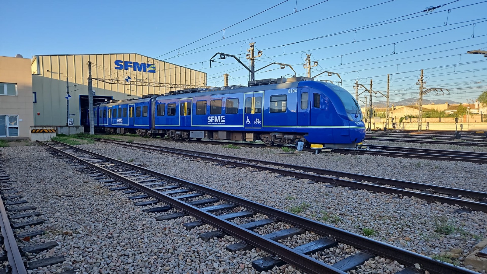 Imatge d'un tren de Serveis Ferroviaris de Mallorca.